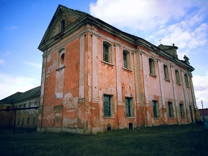 У напівзруйнованому костелі на Вінниччині хочуть створити музей