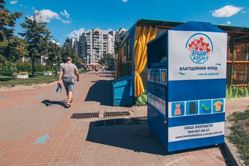 В одному з районів Києва встановили контейнери для збору речей