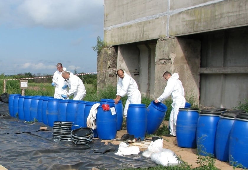 В Україні почнуть утилізувати непридатні пестициди