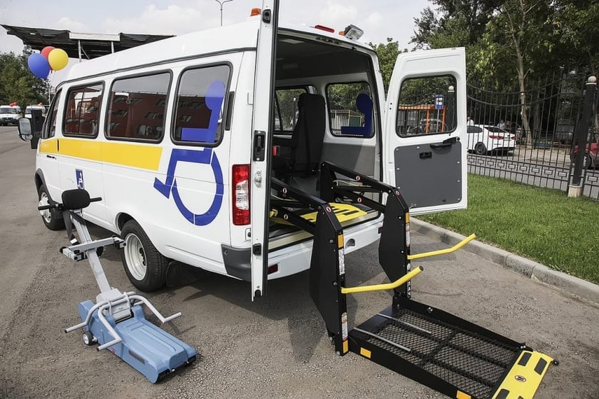 Міста Київщини отримають машини для перевезення людей з інвалідністю