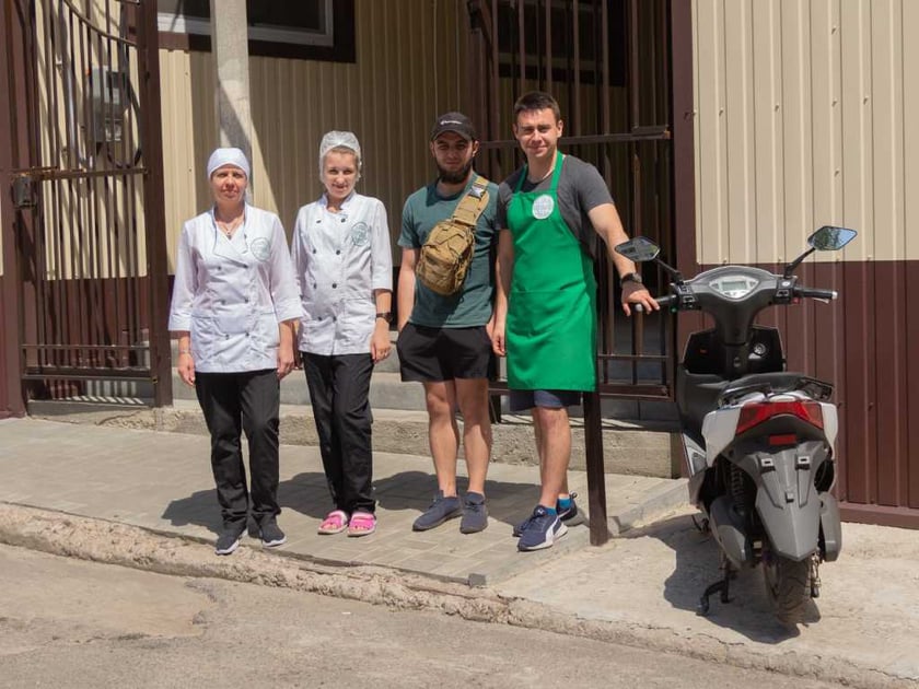 Два скутери замість кафе: чому підприємець проміняв кафе на доставку їжі