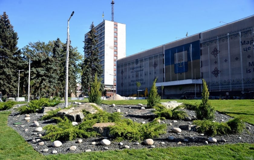 На даху міськради Маріуполя облаштують громадський простір