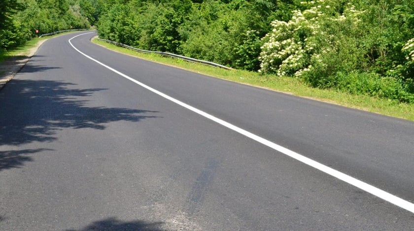 В Україні на міжнародній трасі нанесли розмітку пластиком