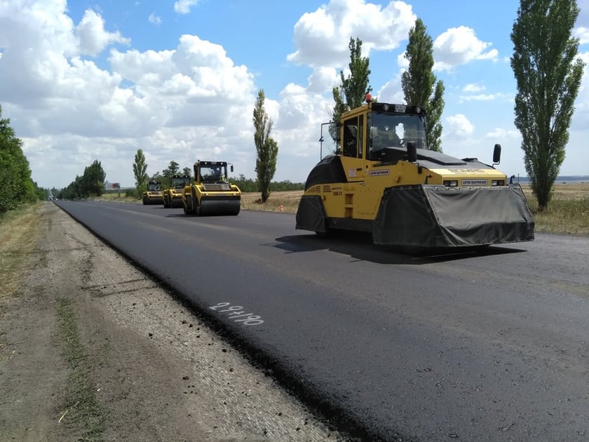 Як ремонтують «дорогу життя» на Донеччину