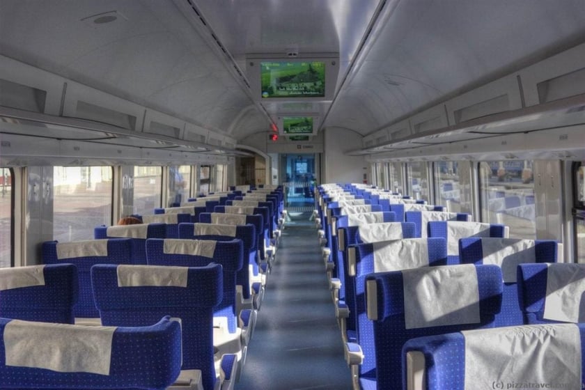 Навіщо Укрзалізниця прибирає килими з “Інтерсіті”?