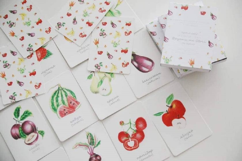 Українка в Туреччині створює смарт-картки для вивчення української та турецької