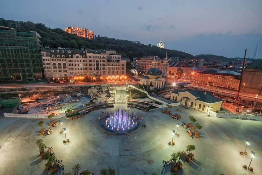 «МакДональдз» встановив у Києві 4-метрову інсталяцію