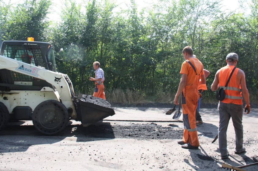 Між Новоайдаром і Щастям ремонтують дорогу