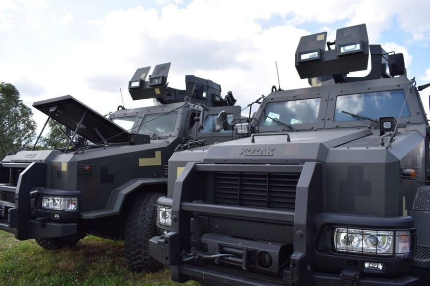 Житомирські десантники отримали нові бронеавтомобілі