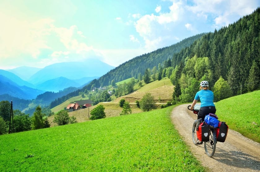 Як українська пара на велосипедах мандрує Європою та планує підкорити 22 країни за 80 днів