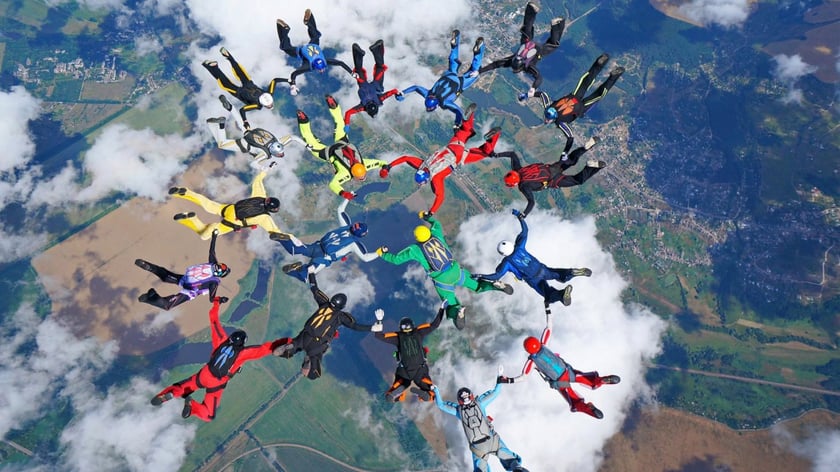 У Харкові встановили національний парашутний рекорд (відео)