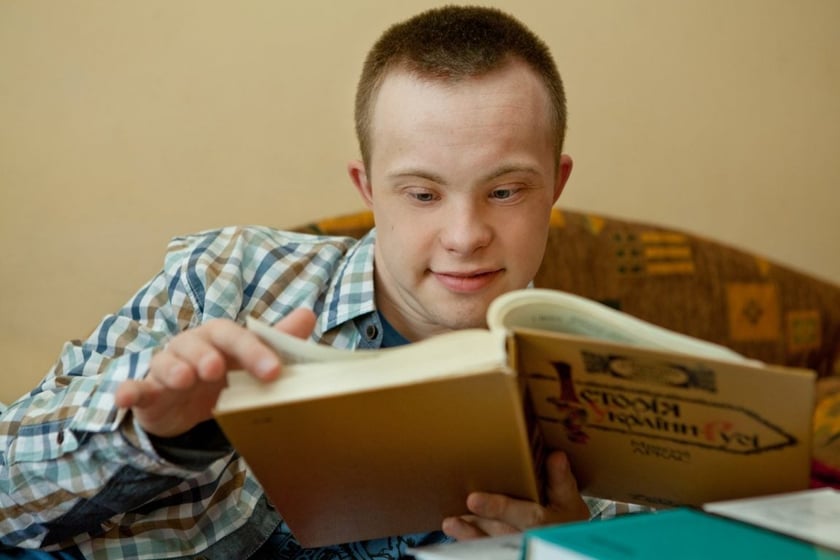 Бакалавр історії із синдромом Дауна отримав роботу екскурсовода в Луцькому музеї