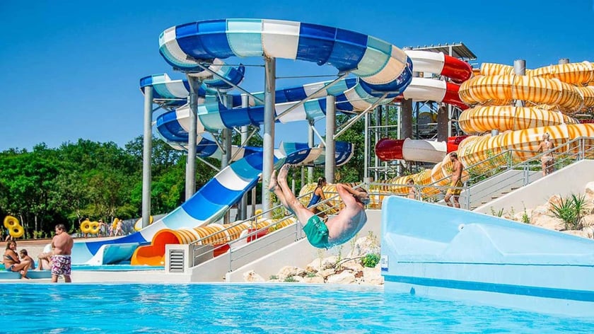 На Закарпатті відкривається аквапарк