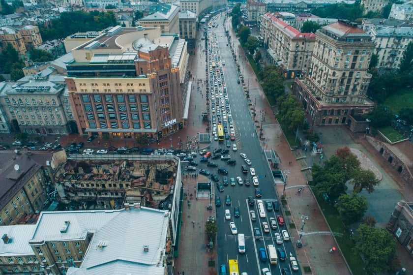 У Києві на Подолі почали облаштовувати наземний перехід