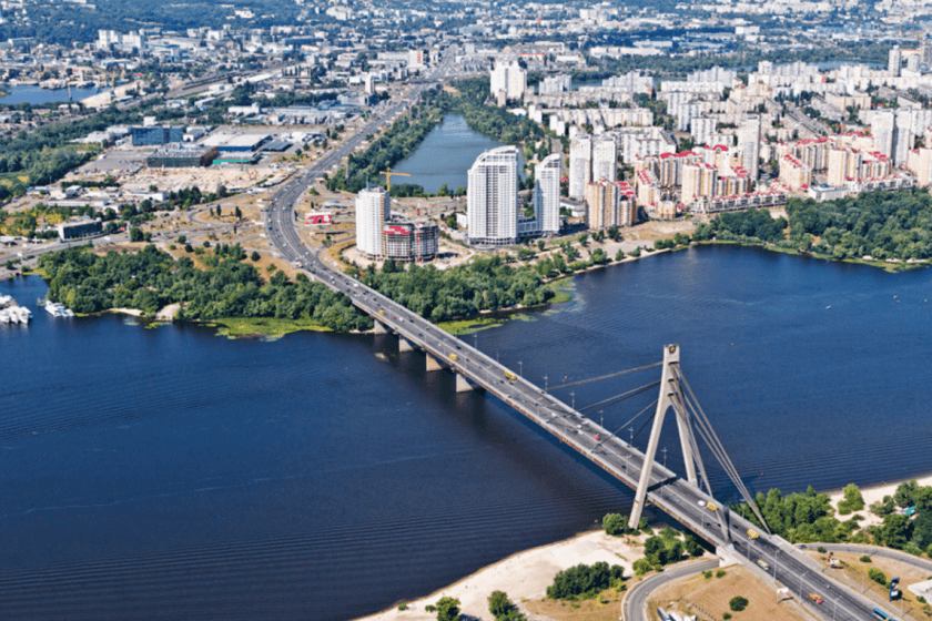 У Києві ремонтуватимуть проспект Бандери: облаштують велосмугу та встановлять LED-освітлення