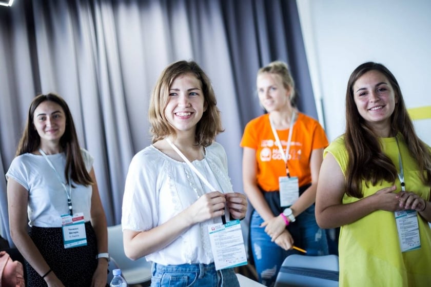 На базі навчальних закладів Донеччини відкриють філії «Дівчата STEM»: що це і навіщо