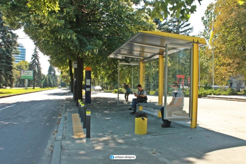 У Дніпрі почали облаштовувати надсучасні зупинки