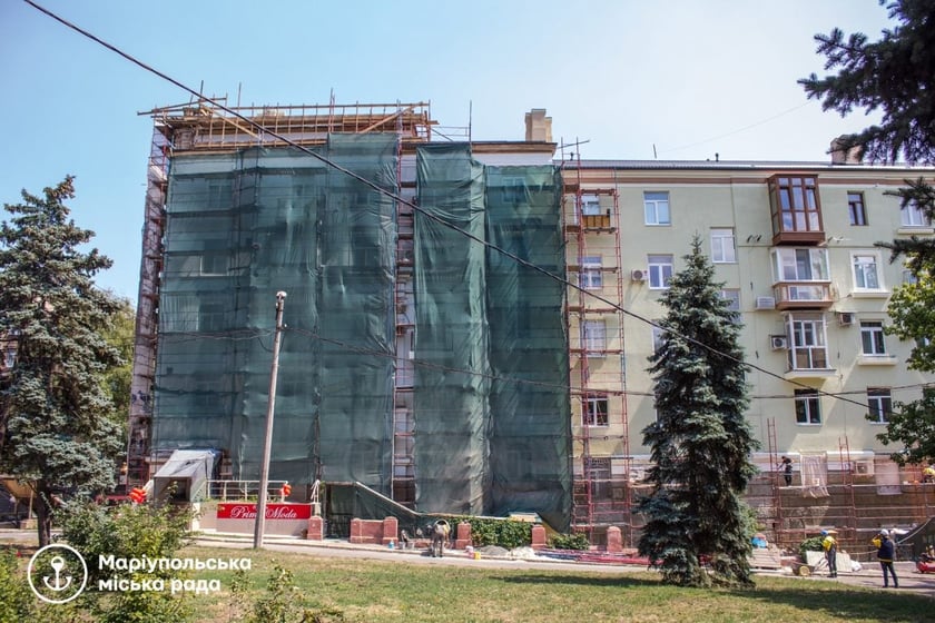 У Маріуполі ремонтують фасади будинків