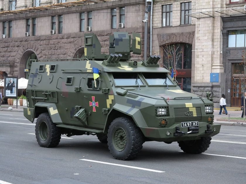 В Україні розпочалося виробництво перших бронемашин “Барс-8”