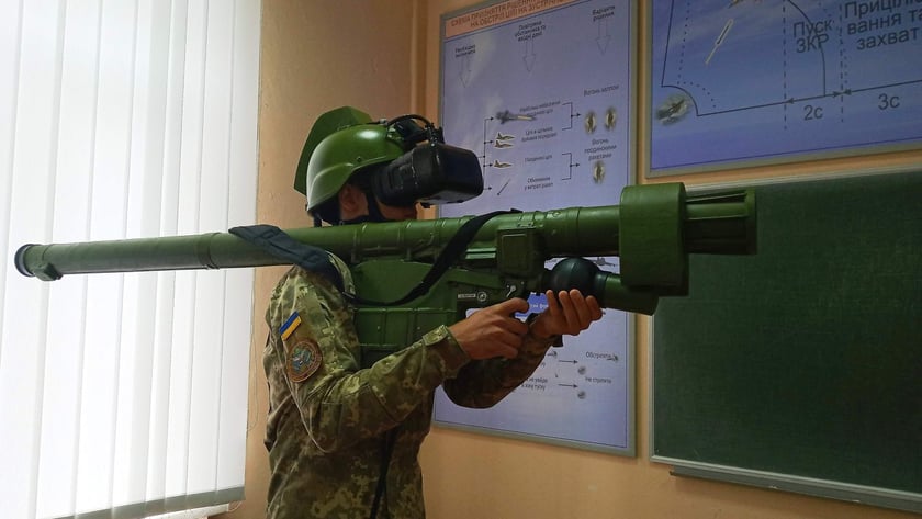 Як українських зенітників готують за допомогою шолома віртуальної реальності (ФОТО)