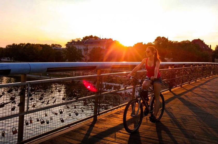 5000 км Європою: хлопець з Дніпра зробив електровелосипед та разом із дівчиною відправився мандрувати