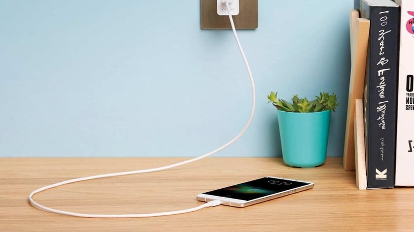 На українських вокзалах встановлюватимуть станції для зарядки ґаджетів