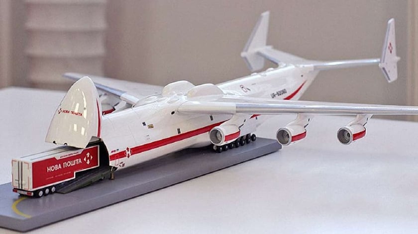 “Нова Пошта” запустила регулярну авіадоставку з Дніпра до Львова