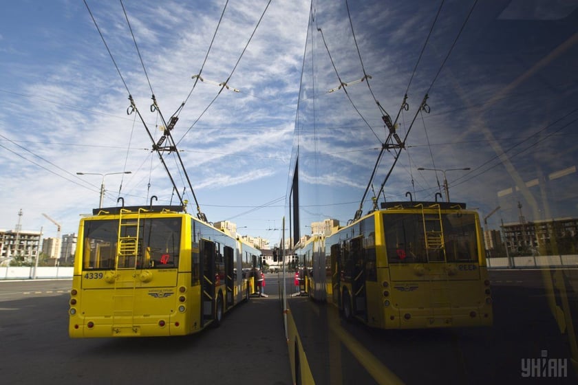 У Києві на Виноградарі реконструюють тролейбусну мережу і запустять нову лінію
