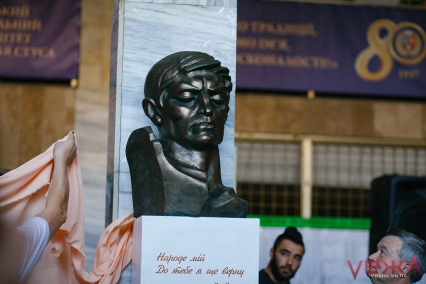 У Донецькому національному університеті відкрили пам’ятник Василю Стусу