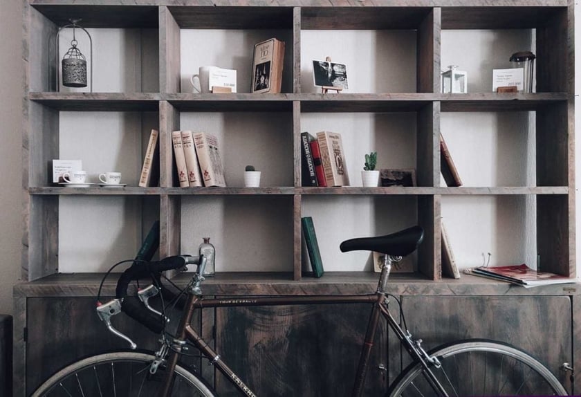 Читай та крути педалі: у бібліотеці Херсона з’явився книгобайк