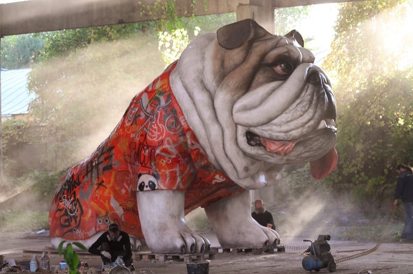 Біля метро в Києві встановили п’ятиметровий арт-об’єкт