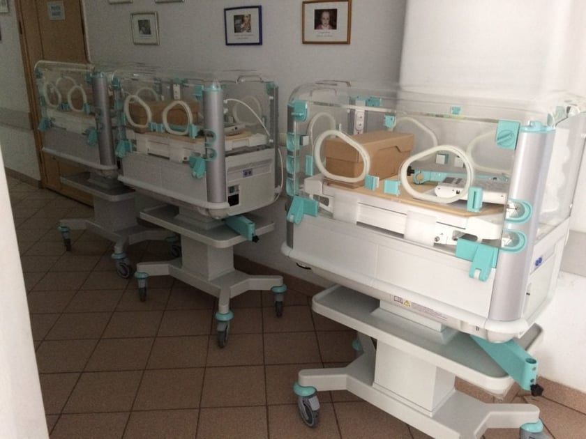 Лікарня у Львові отримала надсучасні інкубатори для виходжування немовлят