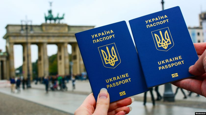 Світовий рейтинг паспортів: Україна продовжує покращувати позиції