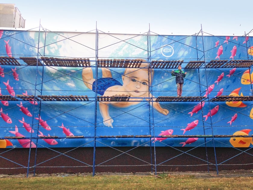 У Києві замалювали радянську мозаїку новеньким муралом (ФОТО)