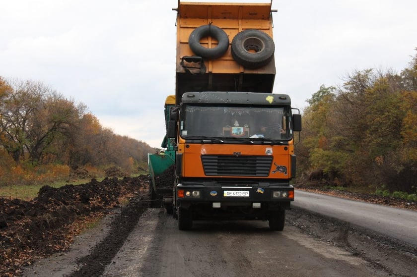 На Луганщині ремонтують дорогу національного значення