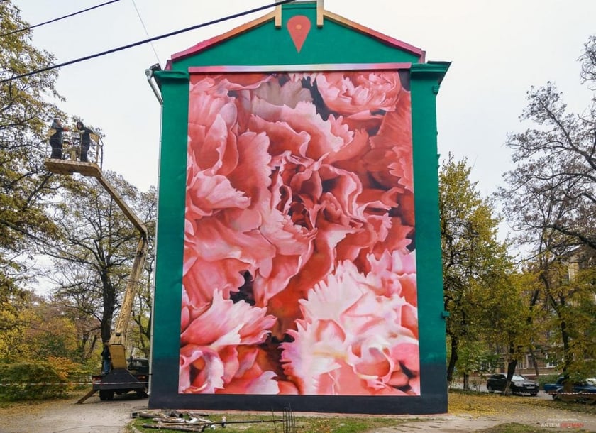 Яскравий мурал прикрасив багатоповерхівку в Краматорську (ФОТО)