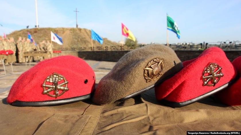 Підрозділ ЗСУ вперше отримав берети нового зразка