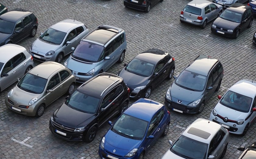 Де у Києві можна припаркувати автівку неподалік від метро