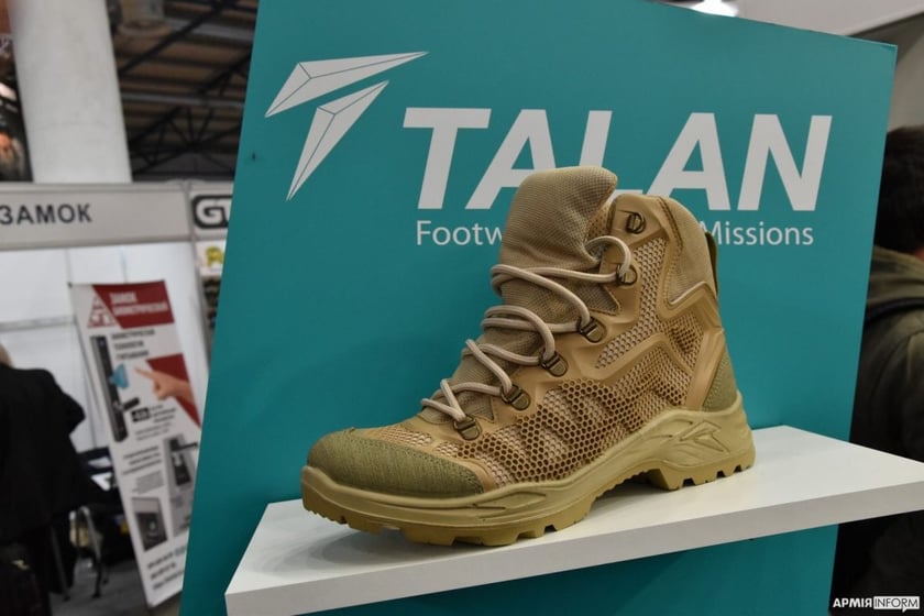 Українська компанія презентувала оновлену лінійку взуття для військових