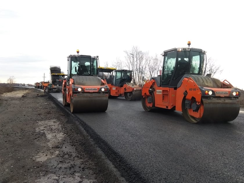 За понад мільйон гривень ремонтують дорогу на Луганщині