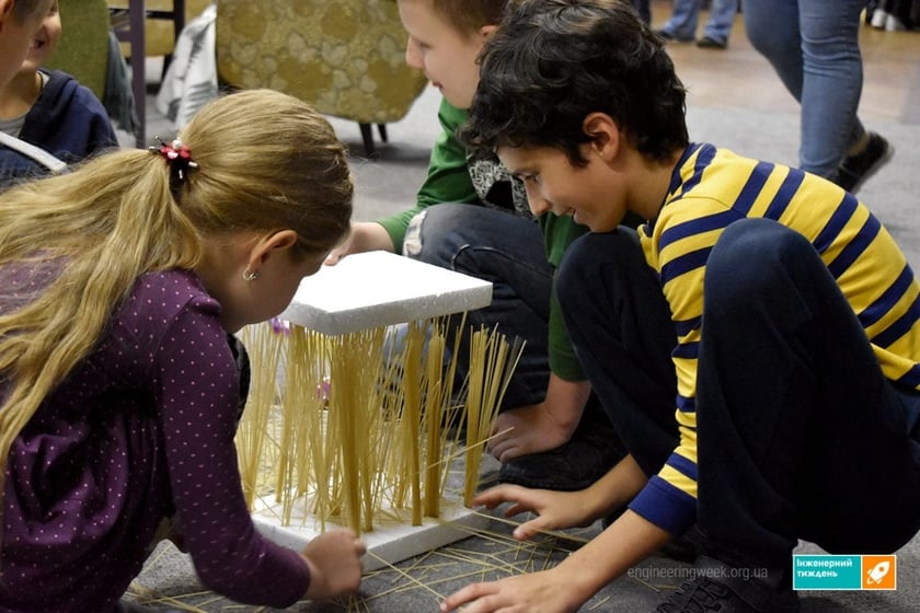 Українські школи перетворять на мейкерські та дослідницькі лабораторії