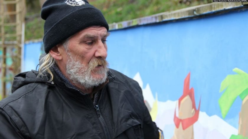 Переселенець із Донецька розмальовує львівський Парк культури