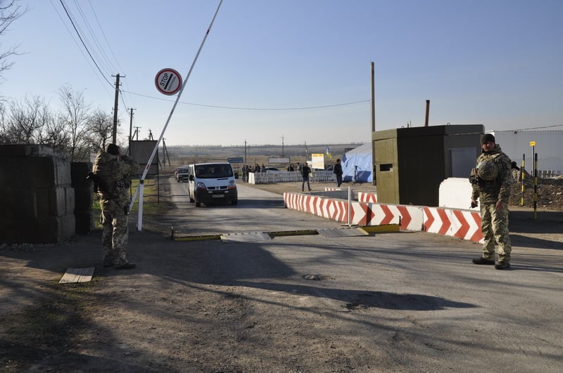 На Донбас поїхали понад 200 тонн будівельних матеріалів