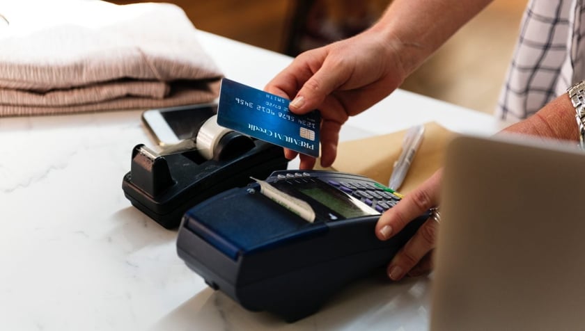 Українці зможуть отримувати готівку з карток у касах магазинів — Нацбанк