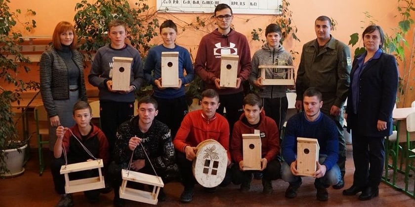 На Закарпатті проводять флешмоб «Нагодуй птахів взимку»