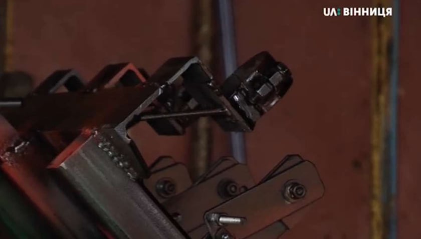 Українські волонтери створили пристрій для дистанційного керування гранатометами (ВІДЕО)