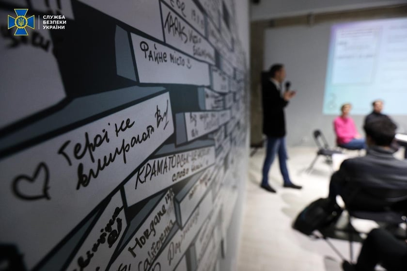 В Україні запустили безкоштовний онлайн-курс для роботи з архівами КҐБ