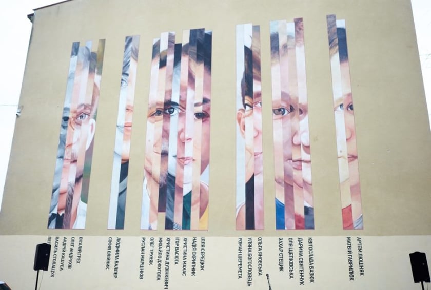 В Івано-Франківську намалювали мурал із 24 портретів