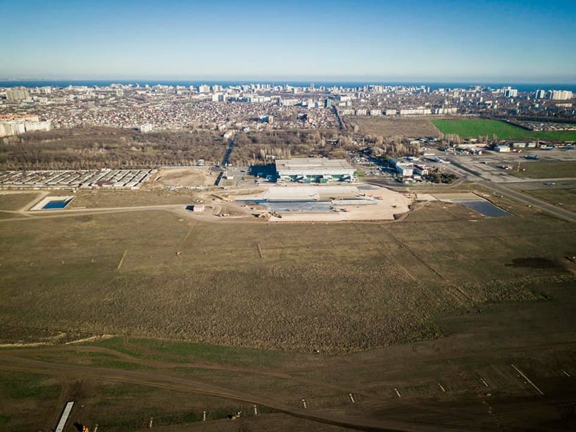 В аеропорту Одеси продовжили ремонт злітно-посадкової смуги (ФОТО)