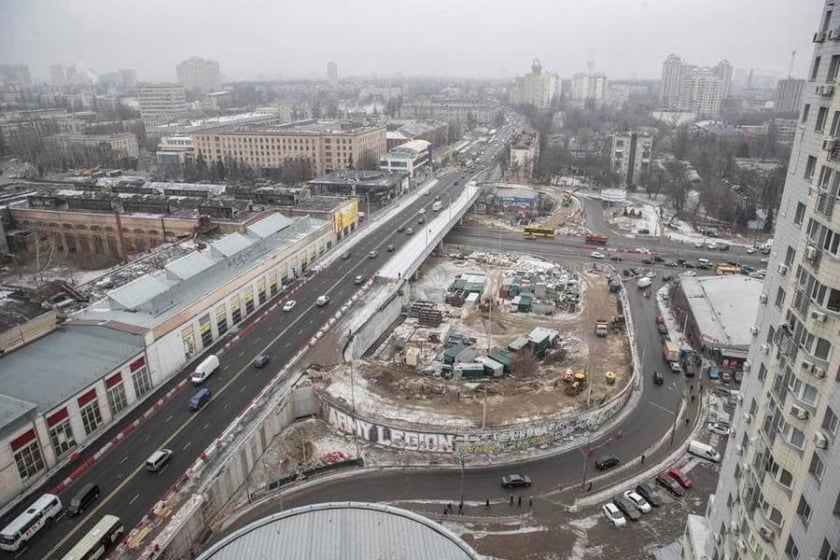 У Києві на Шулявському мосту облаштовують з’їзди (ФОТО)